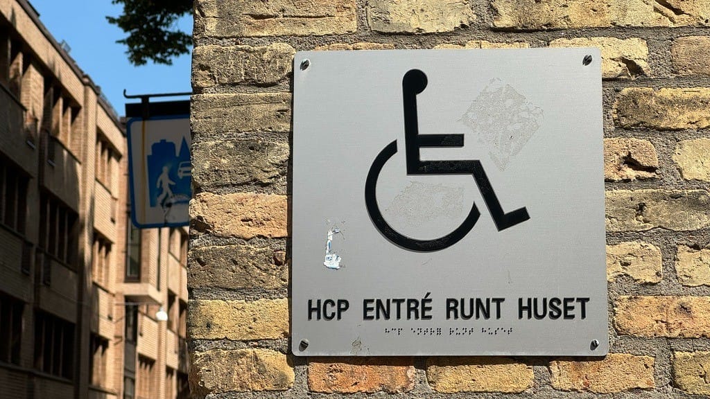 A photo with a familiar division: a separate entrance for disabled persons and a main entrance for "others". But who are all these others?