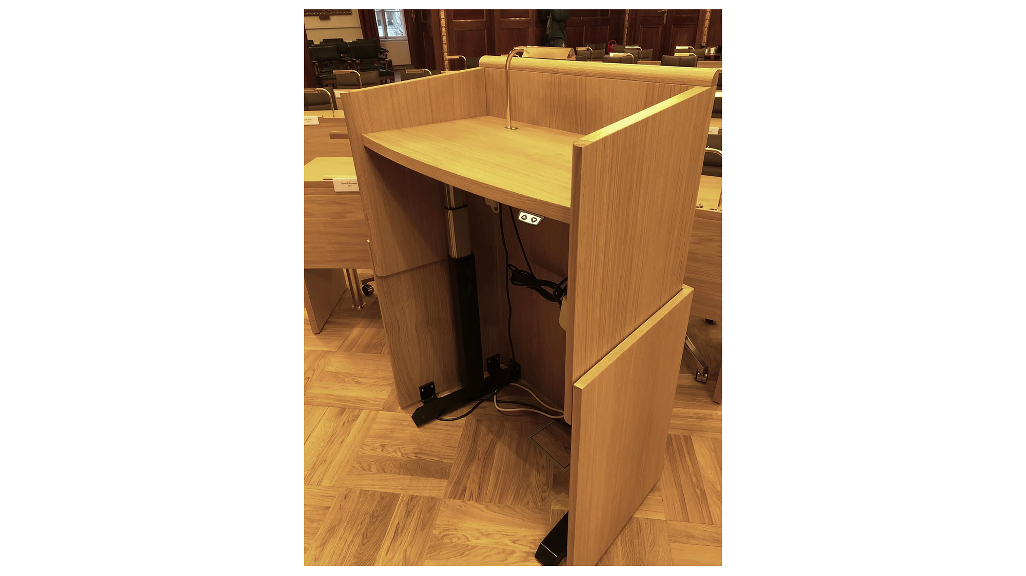 A speaker podium that moves up and down, unlike the one in the story. (Photo: Lilian Müller.)